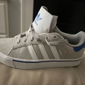 Adidas 6 1/2 Y Sneakers